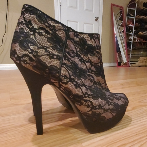 Lacey booties - Picture 3 of 3